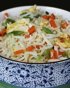 Рис с жареными овощами и яйцом