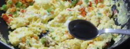 рис с жареными овощами и яйцом. Шаг 5