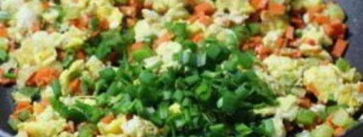 рис с жареными овощами и яйцом. Шаг 7