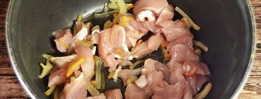 жареная картошка с курицей в мультиварке. Шаг 6