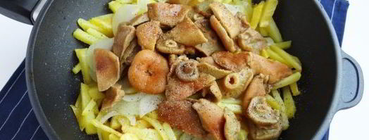 жареная картошка с солеными грибами. Шаг 12