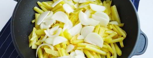 жареная картошка с солеными грибами. Шаг 11