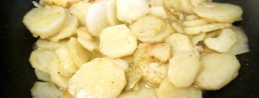 жареный картофель с говядиной в сметанном соусе. Шаг 5