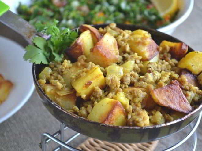 Рецепт жареного картофеля с мясным фаршем и чесноком
