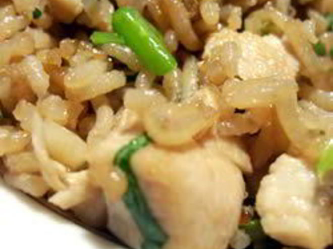 Рецепт жареного риса с курицей и кинзой