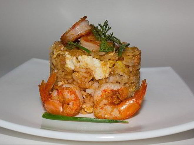 Рецепт жареного риса с курицей и креветками по-тайски