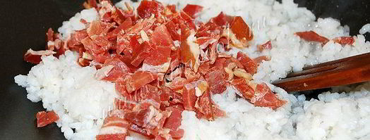 жареный рис с яйцом, мясом и овощами по-китайски. Шаг 5