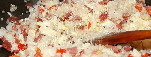 жареный рис с яйцом, мясом и овощами по-китайски. Шаг 11