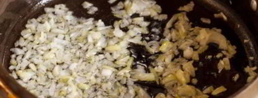 желтый рис с курицей и жареными кешью. Шаг 3