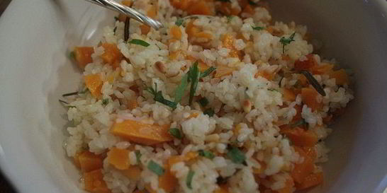 Зимний рис с тыквой и кедровыми орехами