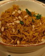 Золотистый рис с кинзой и кедровыми орешками