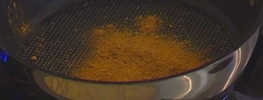 золотистый рис с кинзой и кедровыми орешками. Шаг 3