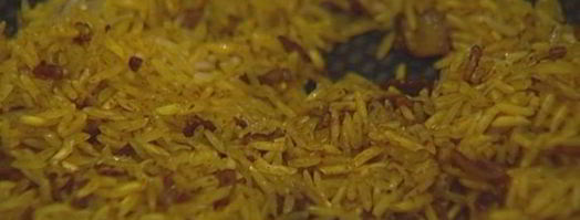 золотистый рис с кинзой и кедровыми орешками. Шаг 5