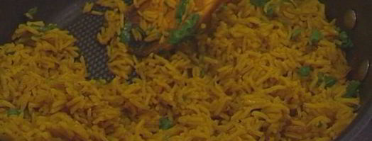 золотистый рис с кинзой и кедровыми орешками. Шаг 6