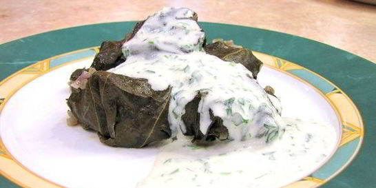 Долма — голубцы в виноградных листьях