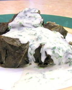 Долма — голубцы в виноградных листьях