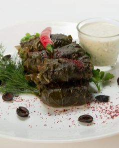 Долма из баранины с мятным соусом