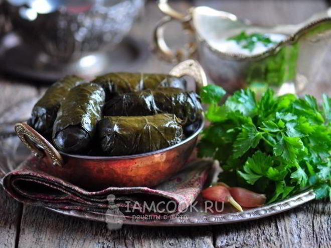 Рецепт долмы из маринованных виноградных листьев