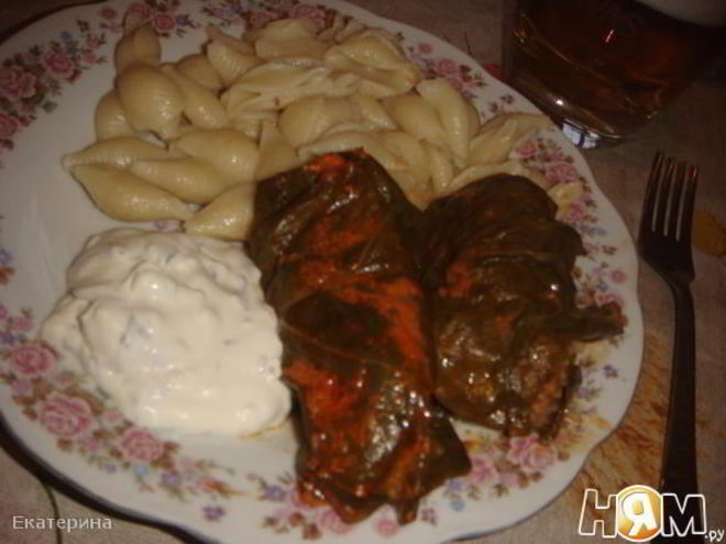 Рецепт голубцов в лахане с двумя соусами