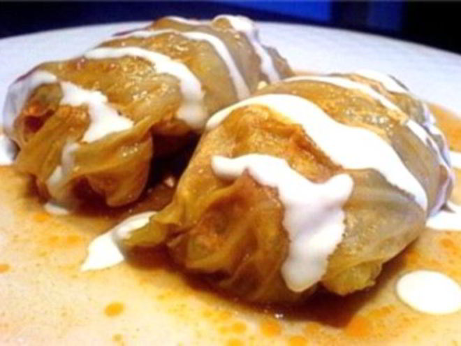 Рецепт голубцов в вине по-татарски со сметанным соусом