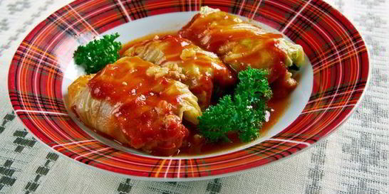 Жареные голубцы с томатным соусом