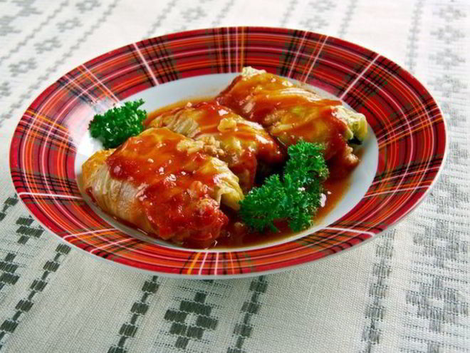 Рецепт жареных голубцов с томатным соусом