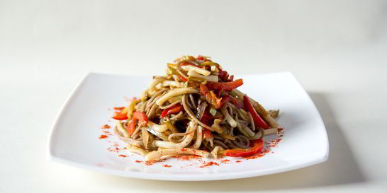 Гречневая лапша с кальмарами