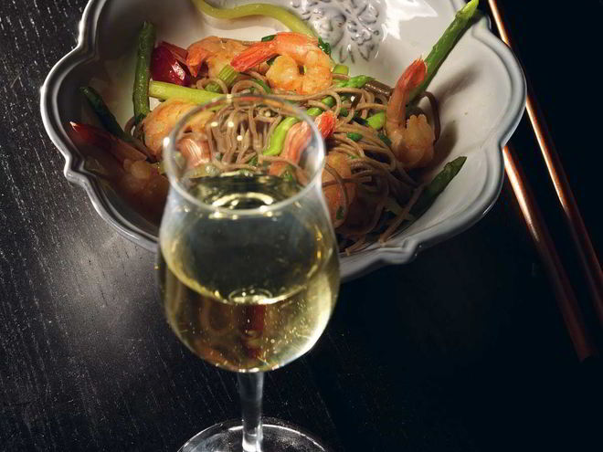 Рецепт гречневой лапши с креветками и зеленой спаржей