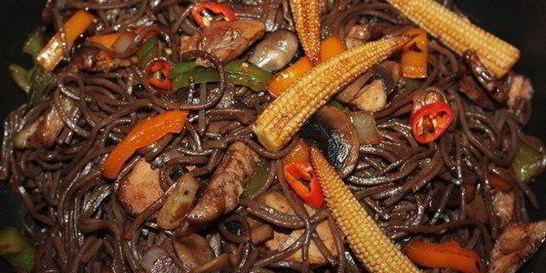 Гречневая лапша с курицей-терияки