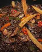 Гречневая лапша с курицей-терияки