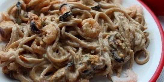 Гречневая лапша с морепродуктами