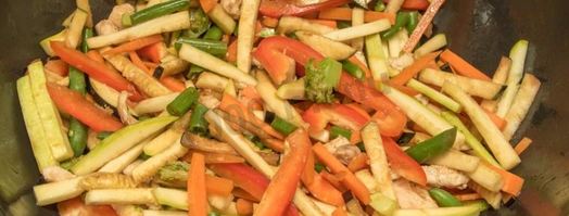 гречневая лапша с овощами и курицей. Шаг 5