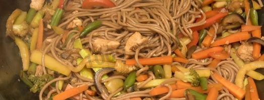 гречневая лапша с овощами и курицей. Шаг 6