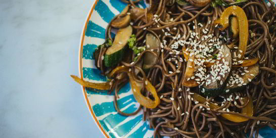 Гречневая лапша с овощами