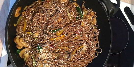 Гречневая лапша с шампиньонами