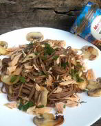 Гречневая лапша с тунцом и грибами