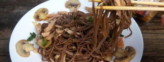 гречневая лапша с тунцом и грибами. Шаг 5