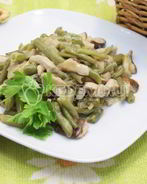 Белые грибы со стручковой фасолью
