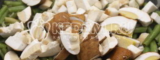 белые грибы со стручковой фасолью. Шаг 5