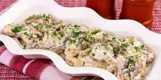 Белые грибы в сметане