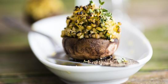 Фаршированные булгуром шампиньоны