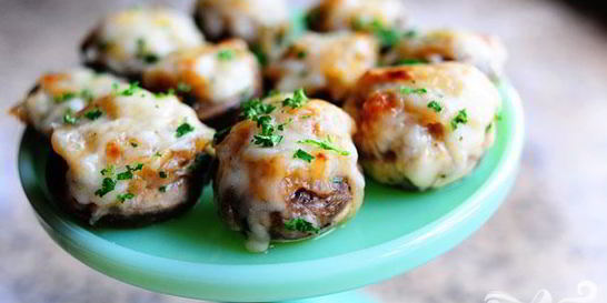 Фаршированные грибы с луком