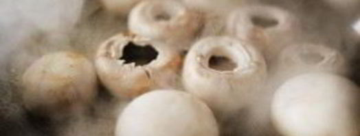 фаршированные грибы с луком. Шаг 2