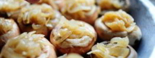 фаршированные грибы с луком. Шаг 3