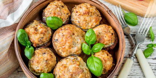 Фаршированные шампиньоны с курицей