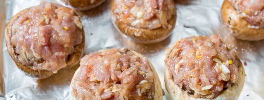 фаршированные шампиньоны с курицей. Шаг 3