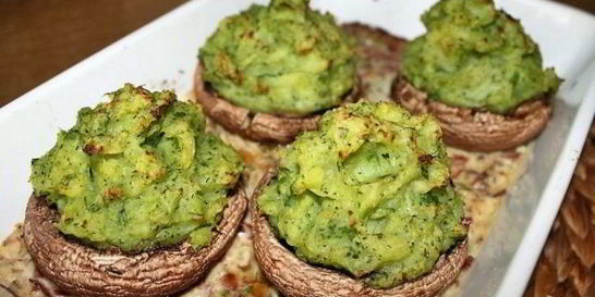 Фаршированные шампиньоны в сметане