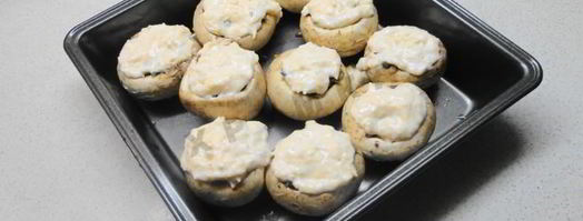 фаршированные шампиньоны запеченные с сыром в духовке. Шаг 4