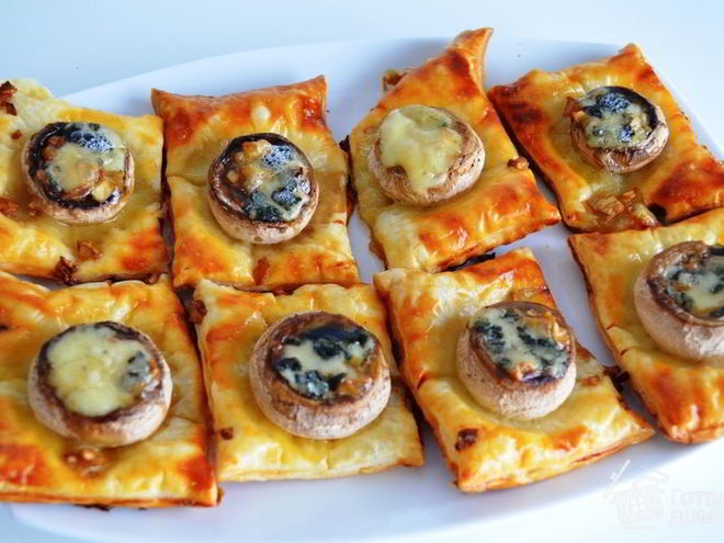 Рецепт грибов фаршированных на слоеном тесте