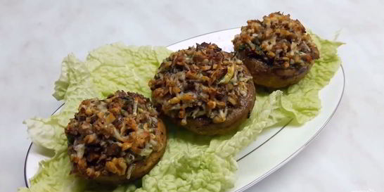 Грибы, фаршированные орехами и сыром